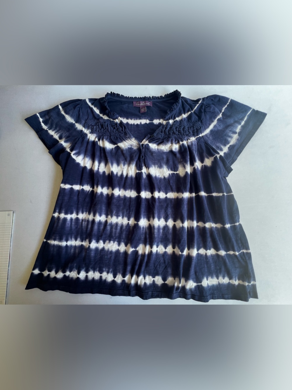 GLORIA VANDERBILT TIE-DYED BLUE & WHITE SHORT SLEEVE TOP